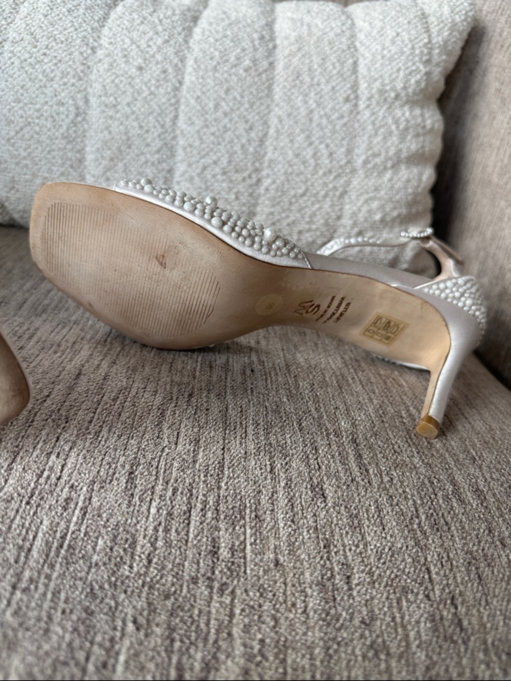 Stuart Weitzman Women's Bliss 75 Sandals Pearl-Embellished White Ankle-Strap Sz9 - Picture 13 of 13